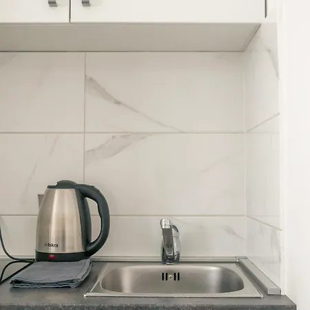 One-bedroom In The Center Of On A Quiet Street 5 Minutes To The Apartment