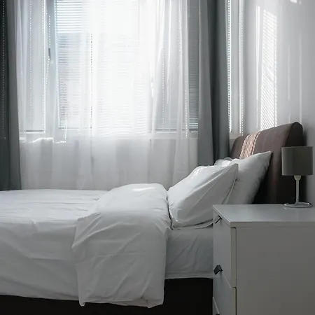 One-bedroom In The Center Of On A Quiet Street 5 Minutes To The Apartment