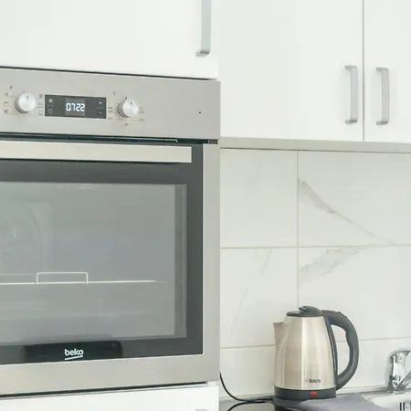 Apartment One-bedroom In The Center Of On A Quiet Street 5 Minutes To The